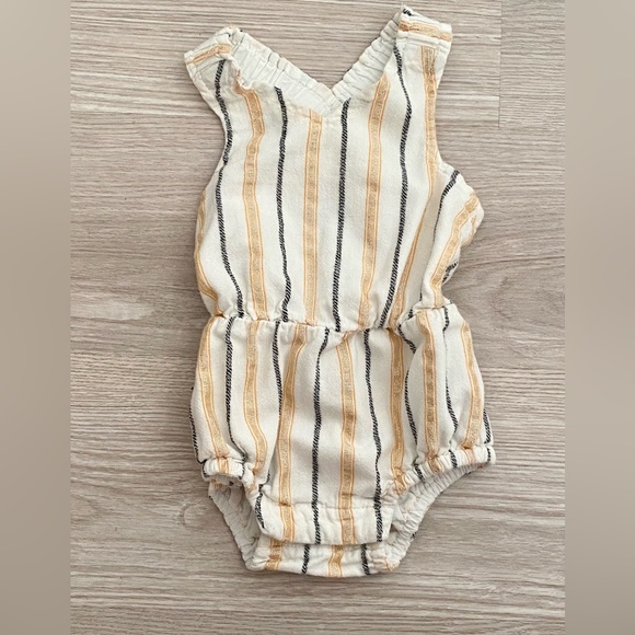 Old Navy Baby Girl Bundle 0-3m - Picture 5 of 6